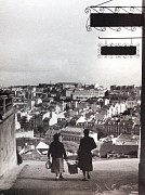 Lisboa (2 women 2 signs)