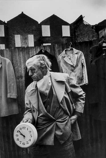 Markéta LUSKACOVA, Edward with Clock, Off Cheshire Street Market, London
1989, Gelatin Silver Print