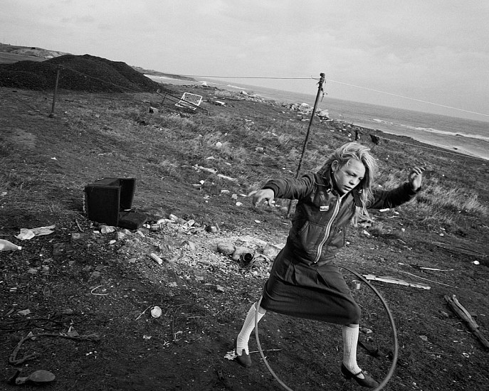 Chris KILLIP, Helen and Her Hoola-Hoop, Seacoal Beach, Tynemouth
1984, Gelatin silver print on Forma Silver Bromide Paper